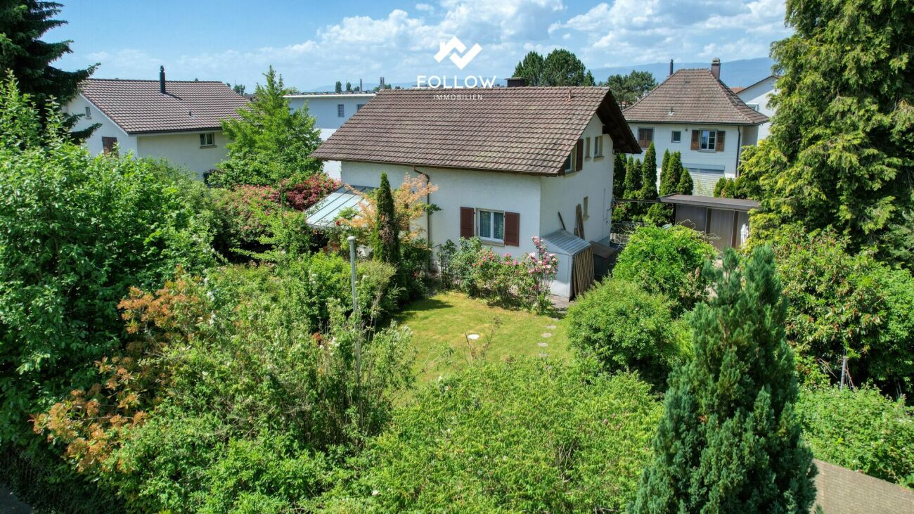 Gartenansicht eines Wohnhauses