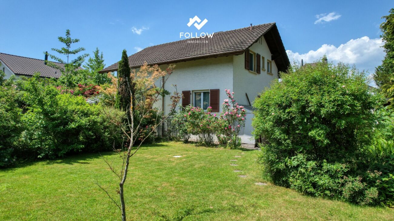 Haus mit gepflegtem Garten