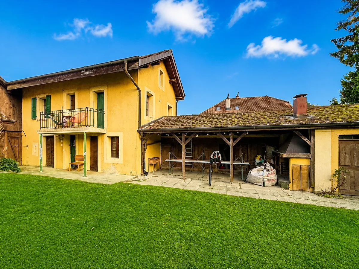 Landhaus mit Garten und überdachter Terrasse