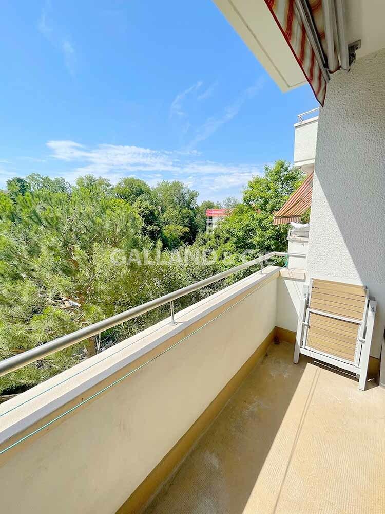 Balkon mit Blick ins Grüne