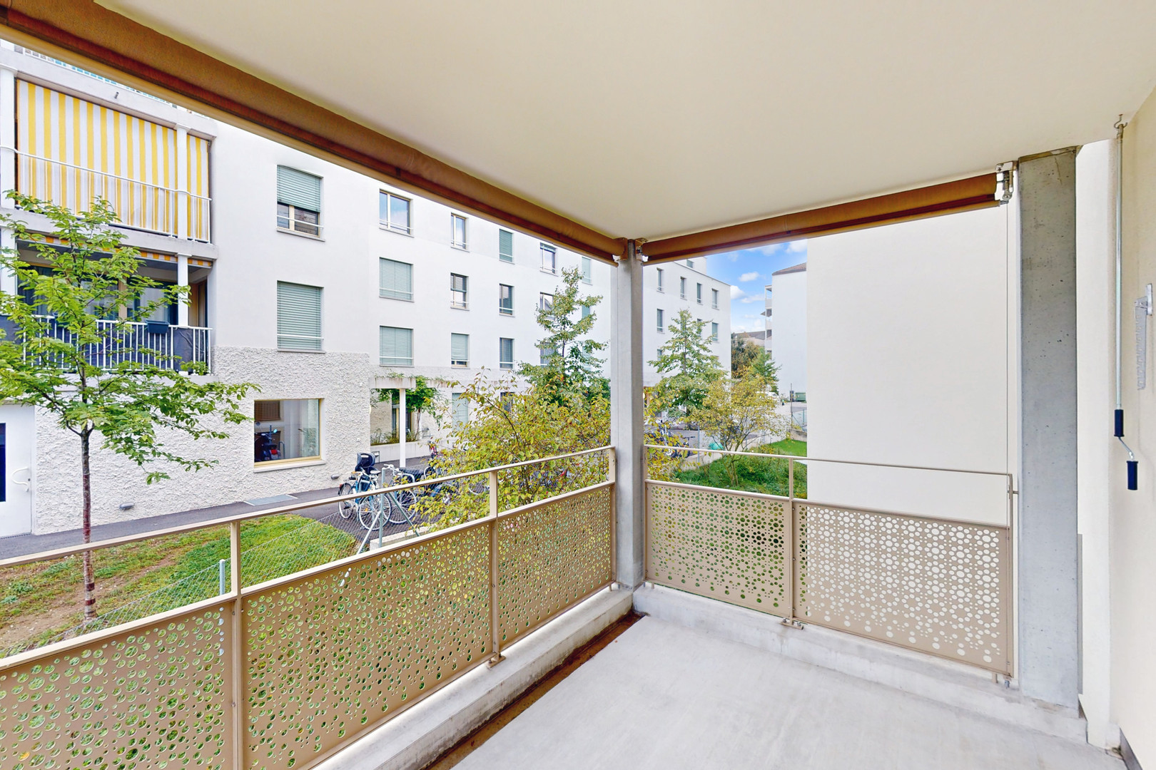 Balkon mit Blick in den Innenhof