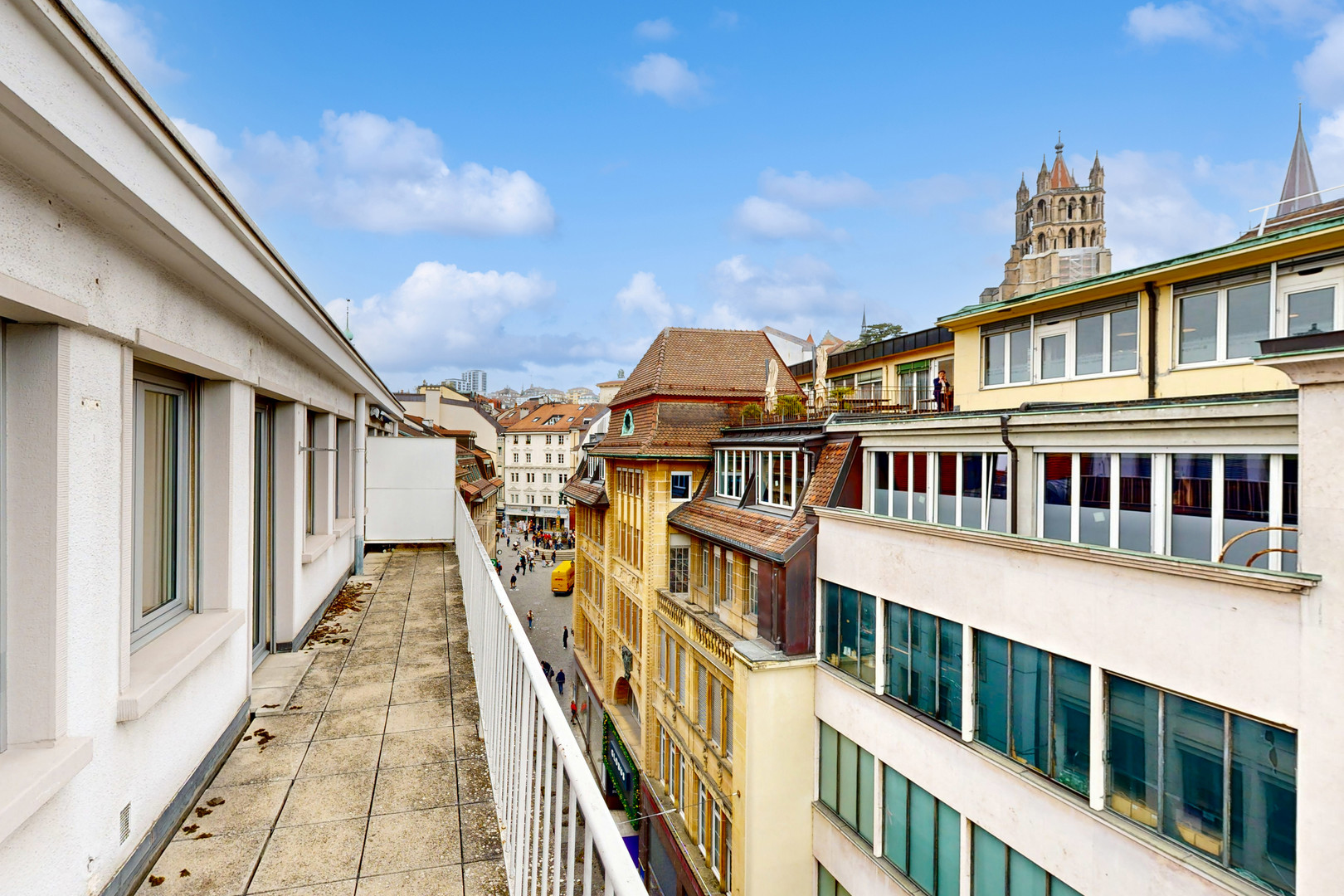 Dachterrasse mit Stadtblick