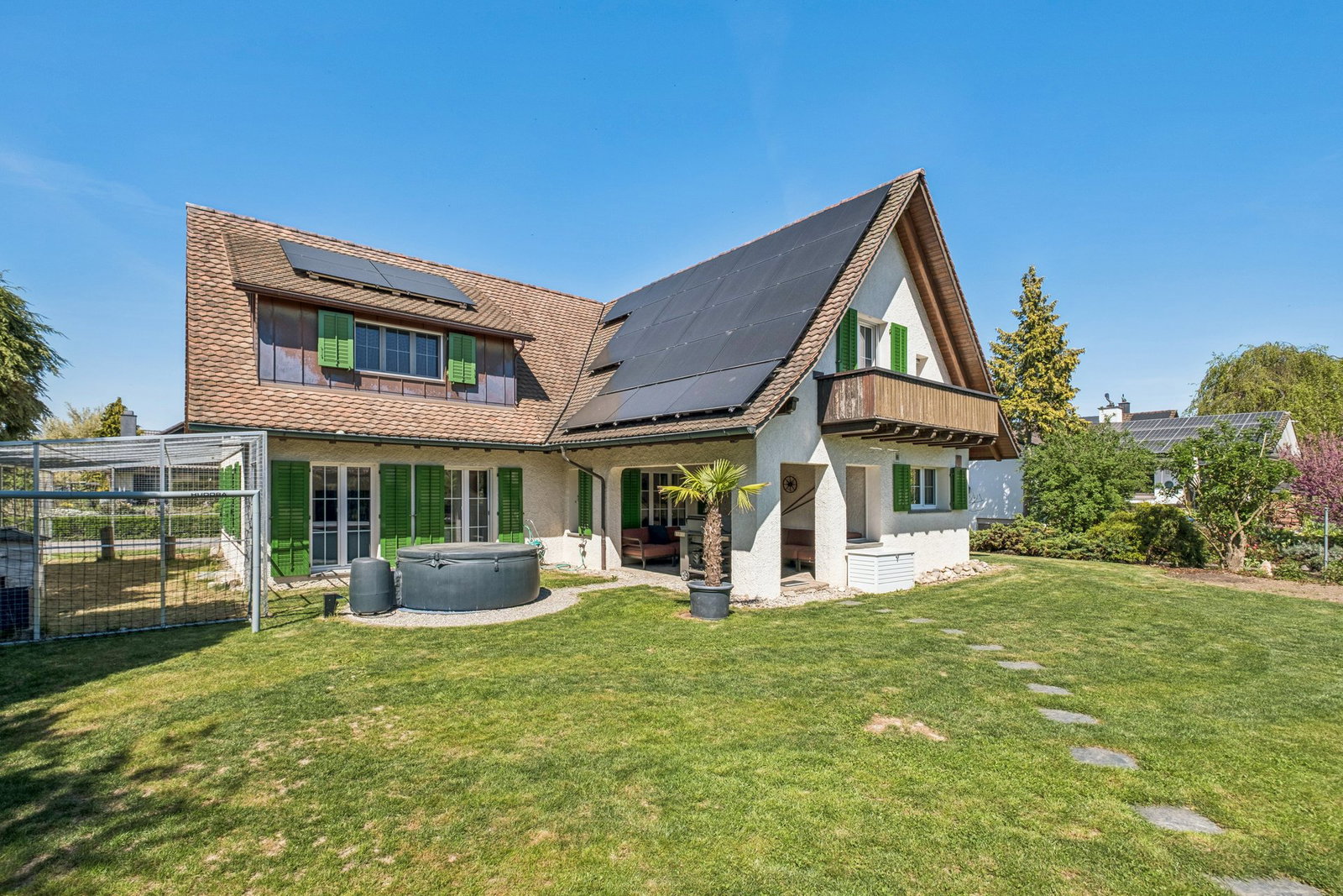 Einfamilienhaus mit Garten und Solardach