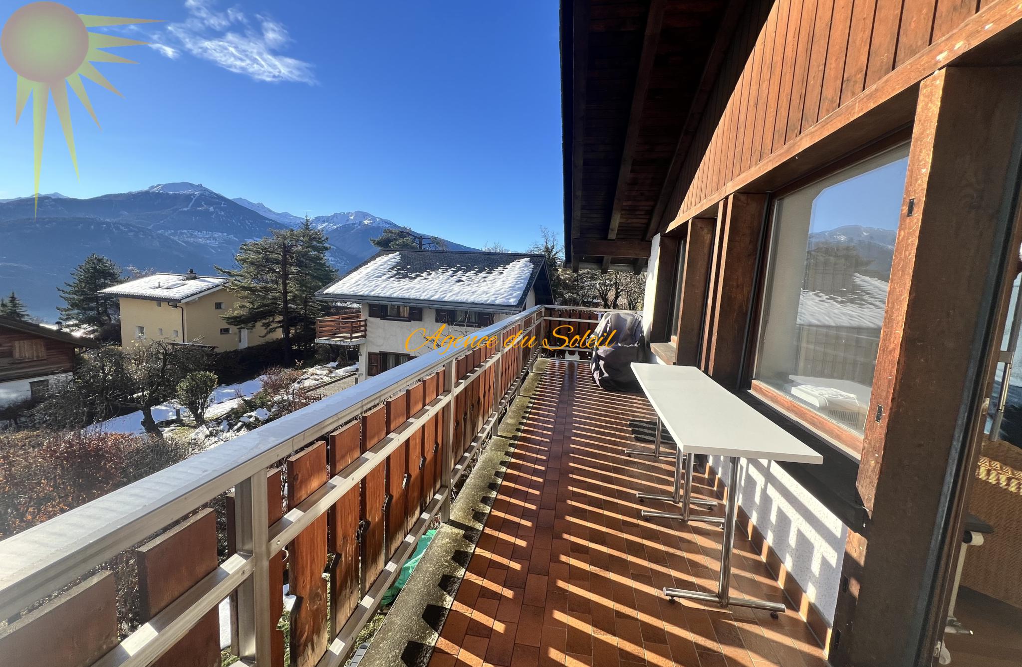 Balkon mit Bergblick