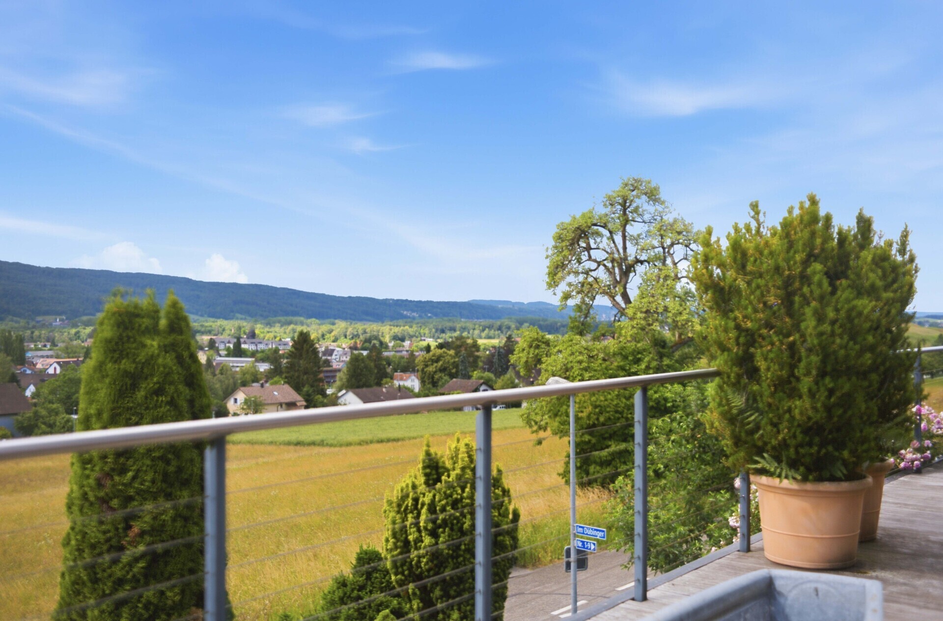 Balkon mit weitem Landschaftsblick