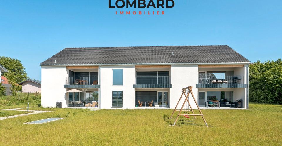 Modernes Mehrfamilienhaus mit großem Garten