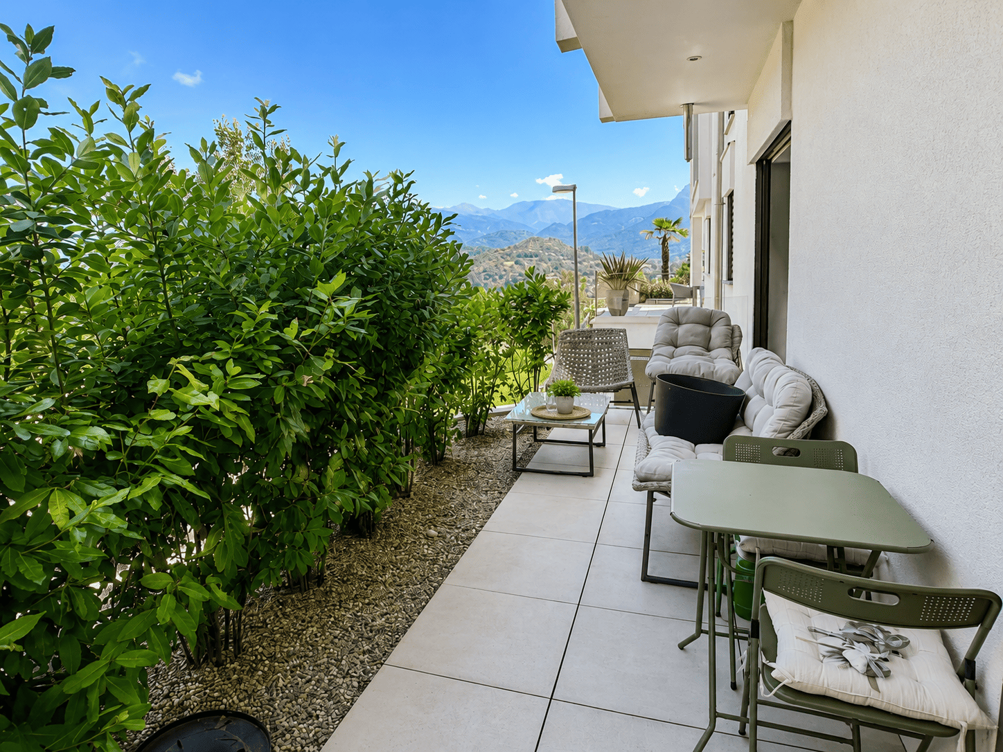 Balkon mit Bergblick und Sitzgruppe