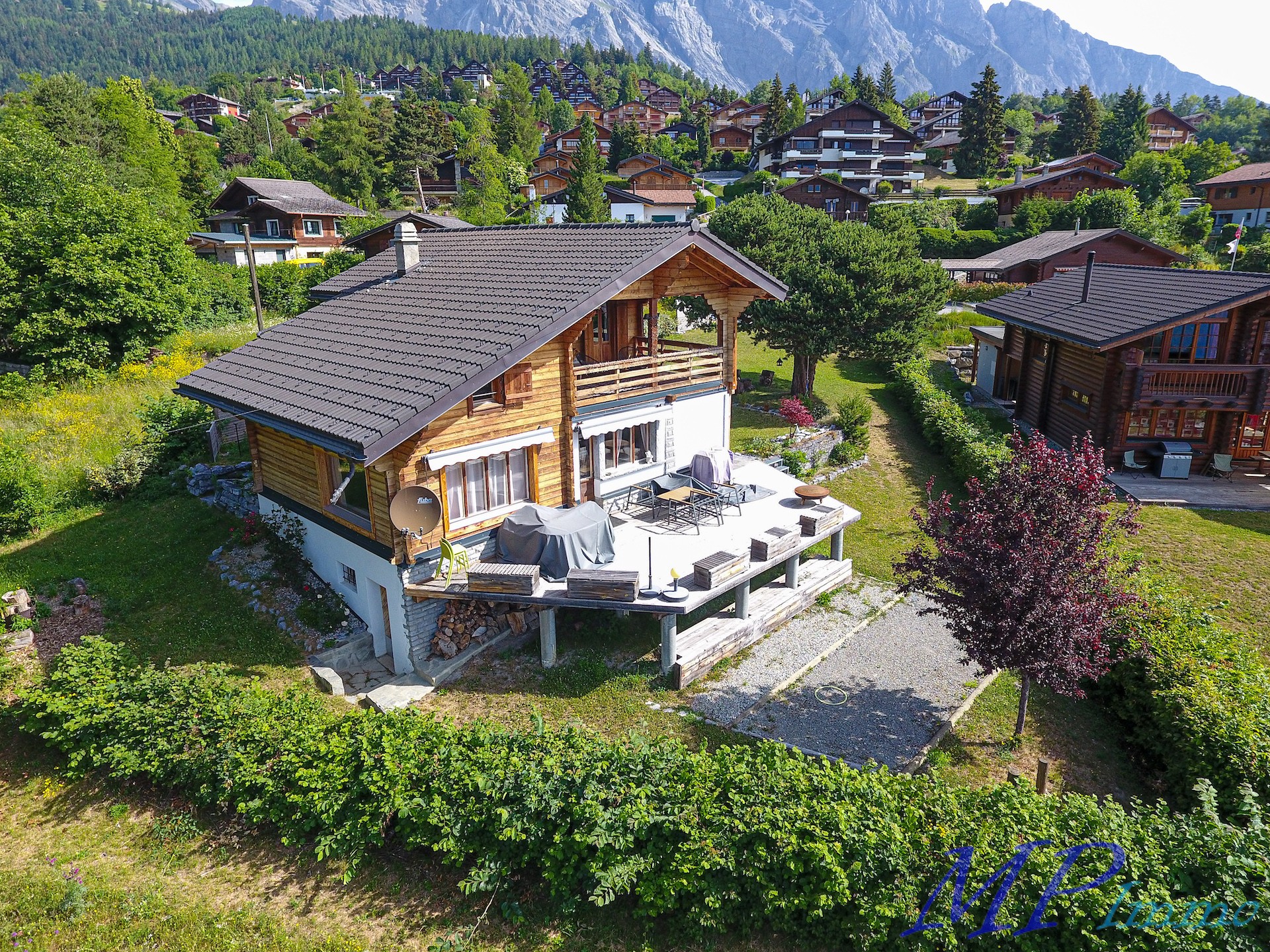 Alpen-Chalet mit großer Terrasse und Bergblick