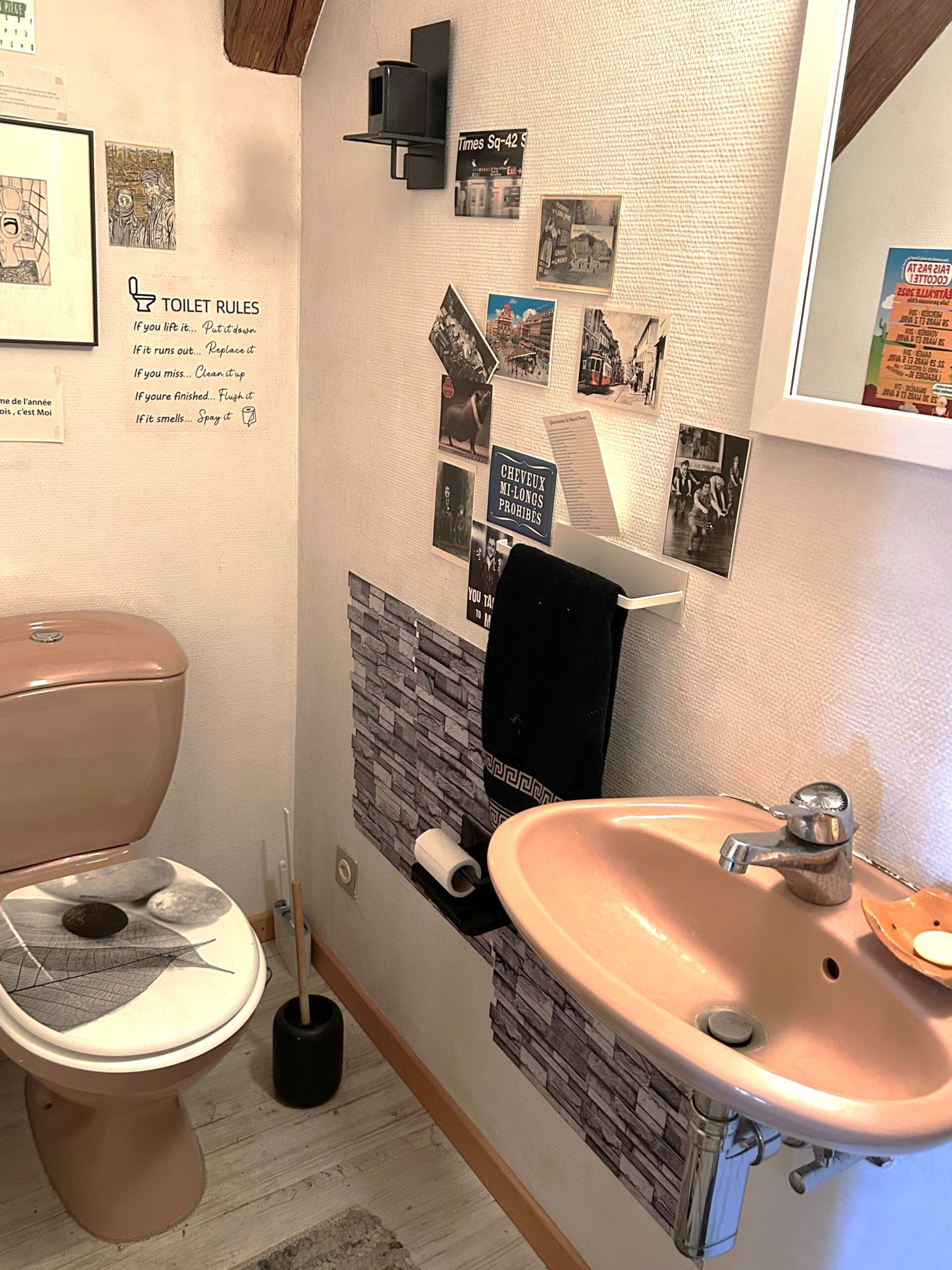 Kleines dekoriertes Gäste-WC