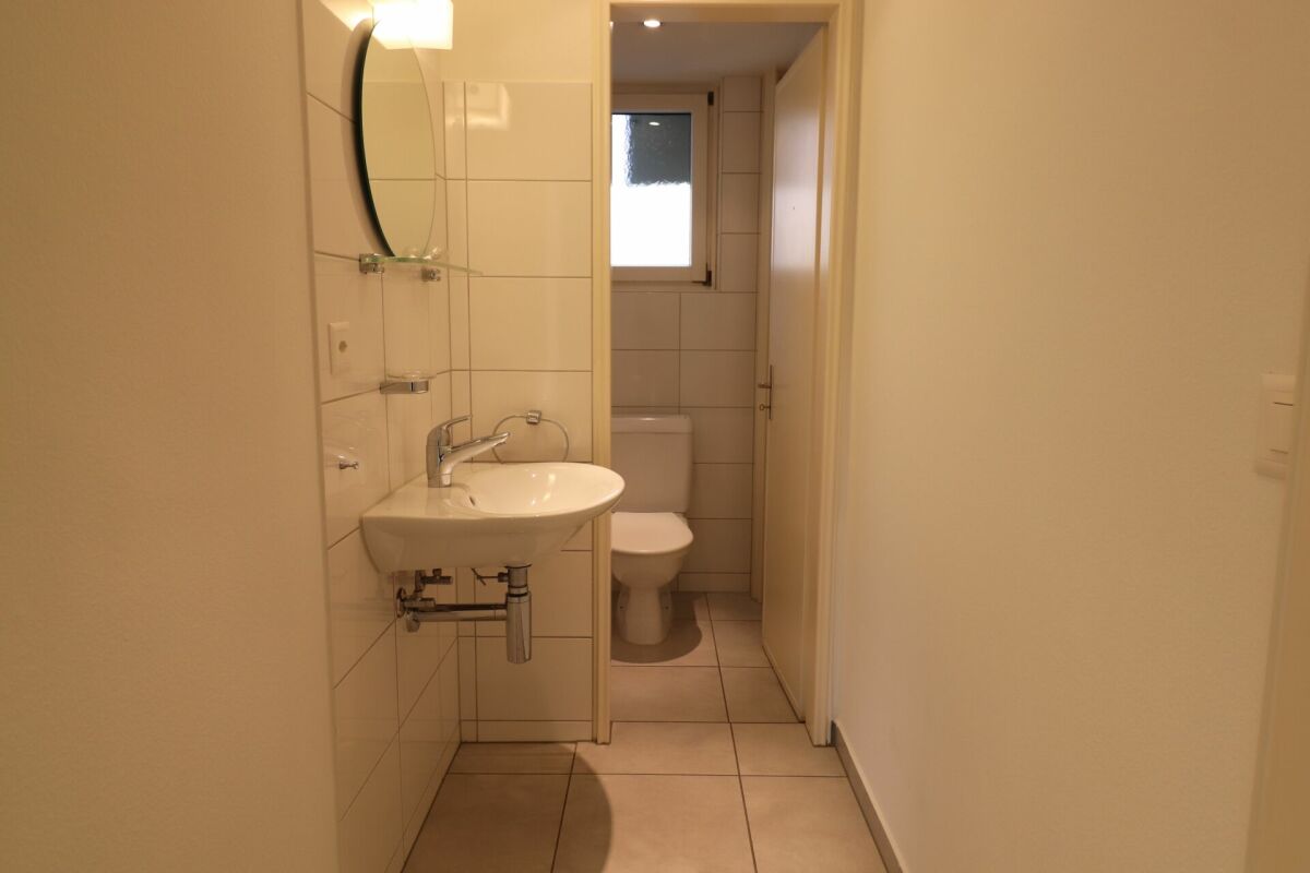 Kleines Gäste-WC im Flur