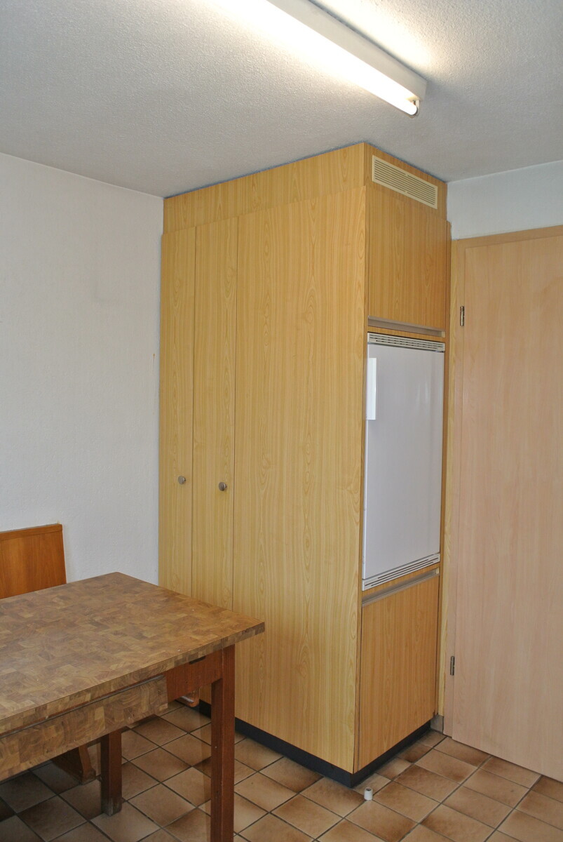 Kleine Küchen- oder Essnische mit Einbauschrank