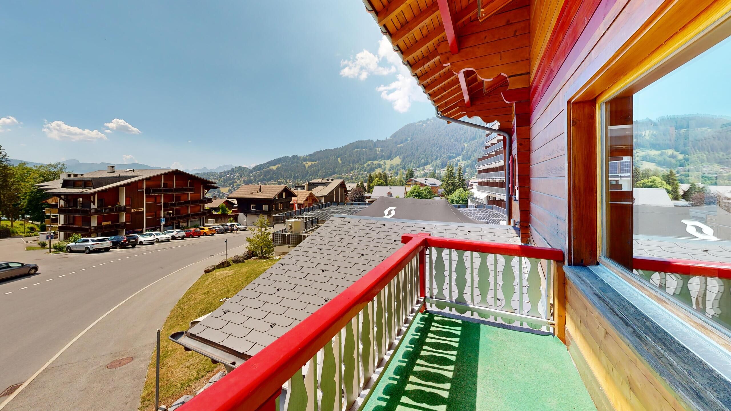 Balkon mit Bergblick