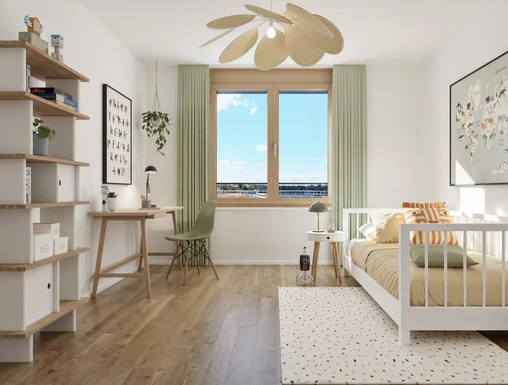 Helles Kinderzimmer mit Fenster, Schreibtisch und Einzelbett