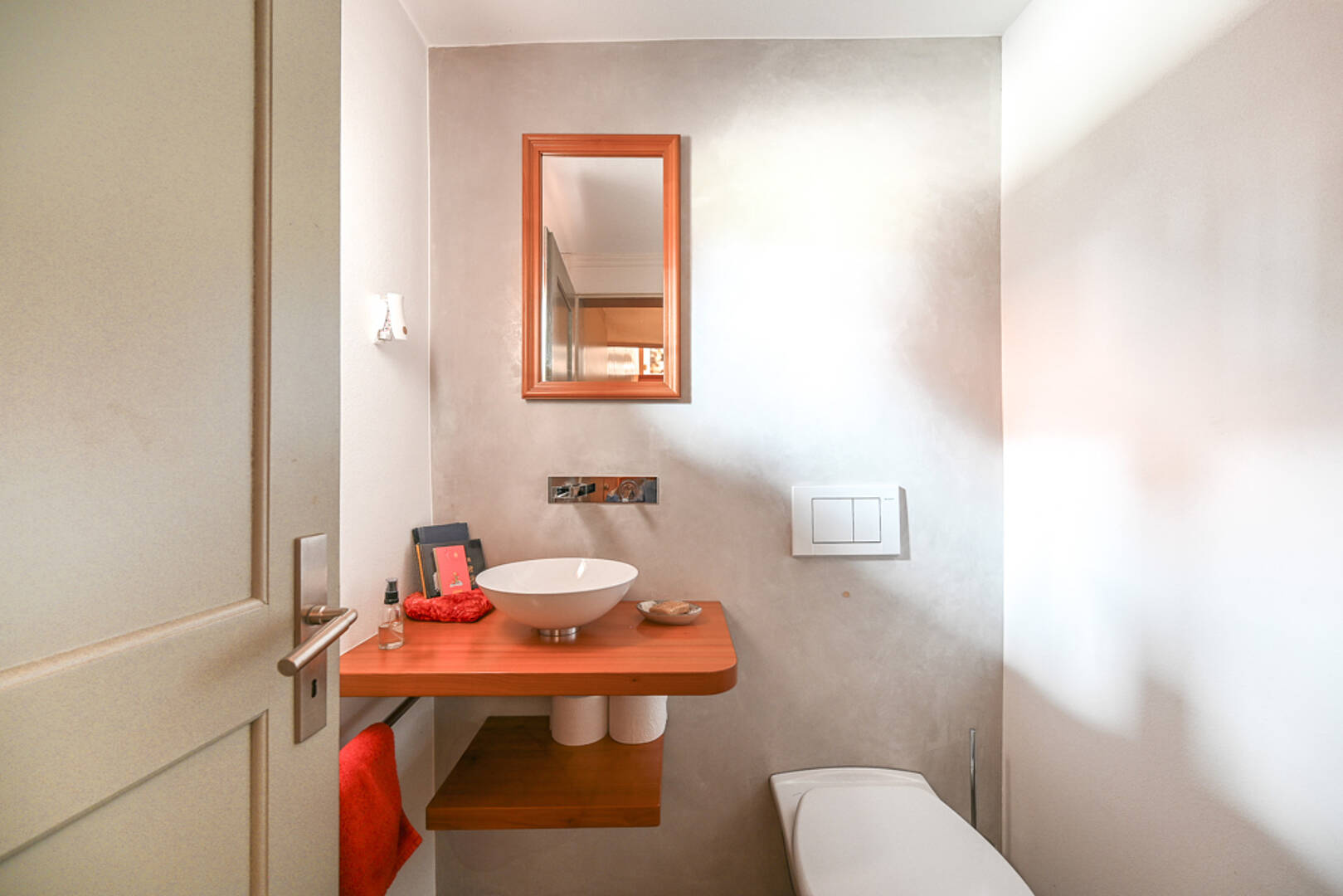 Gäste-WC mit kompaktem Waschtisch