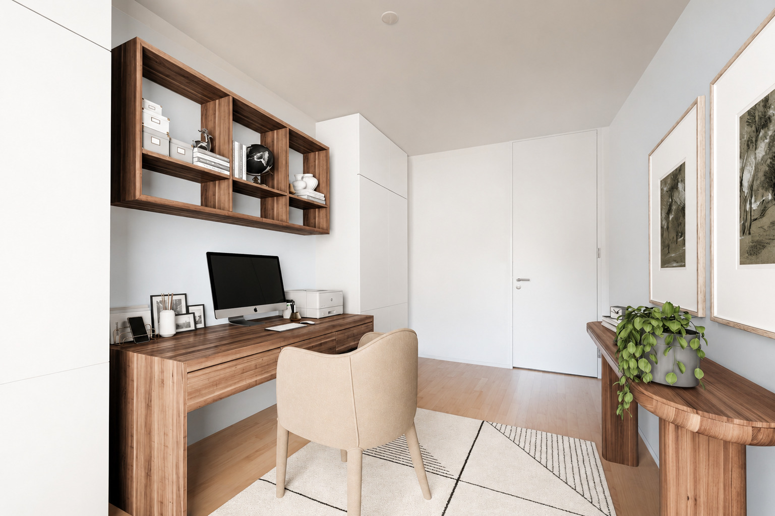 Helles Homeoffice mit Holzarbeitsplatz