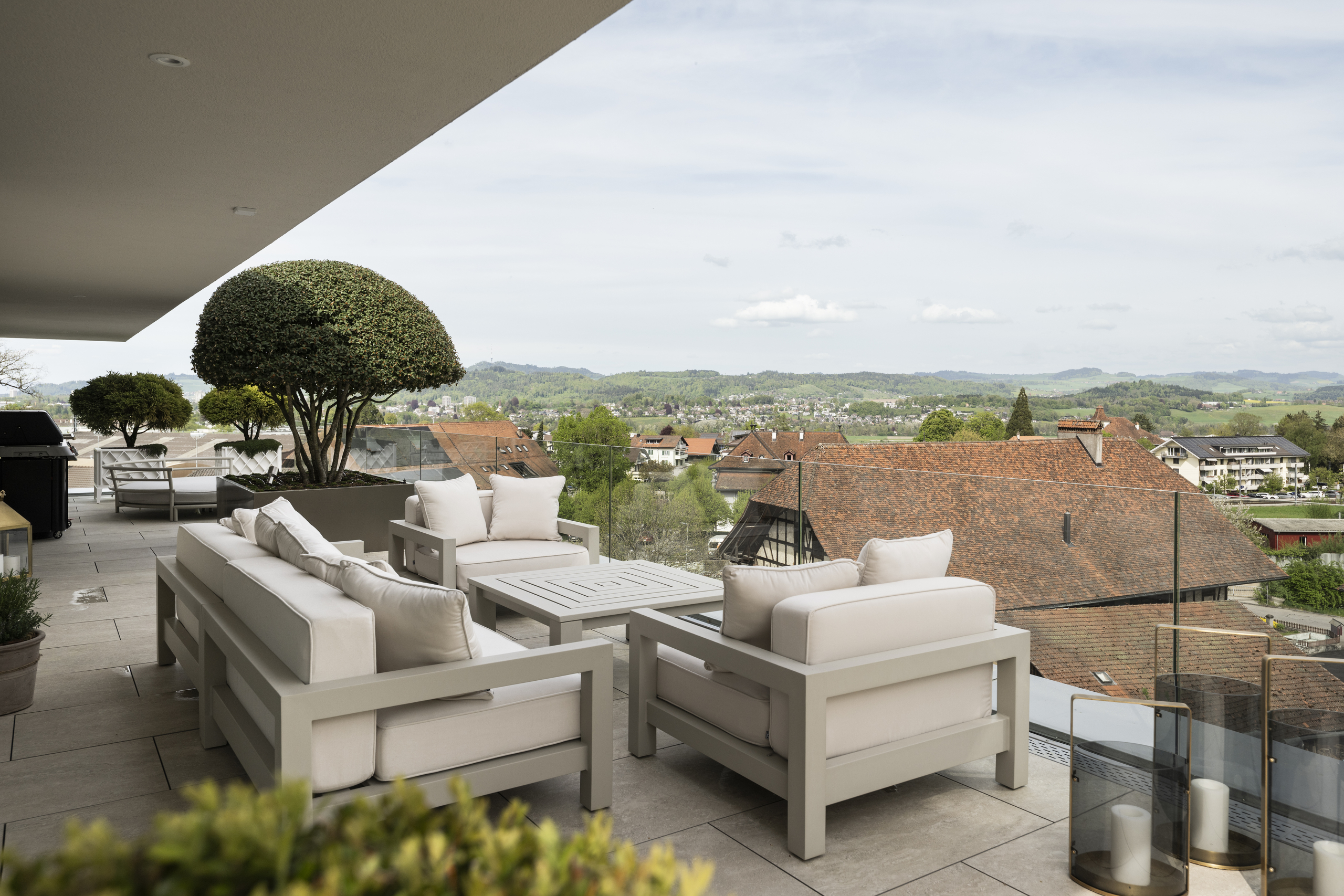 Großzügige Dachterrasse mit Panoramablick