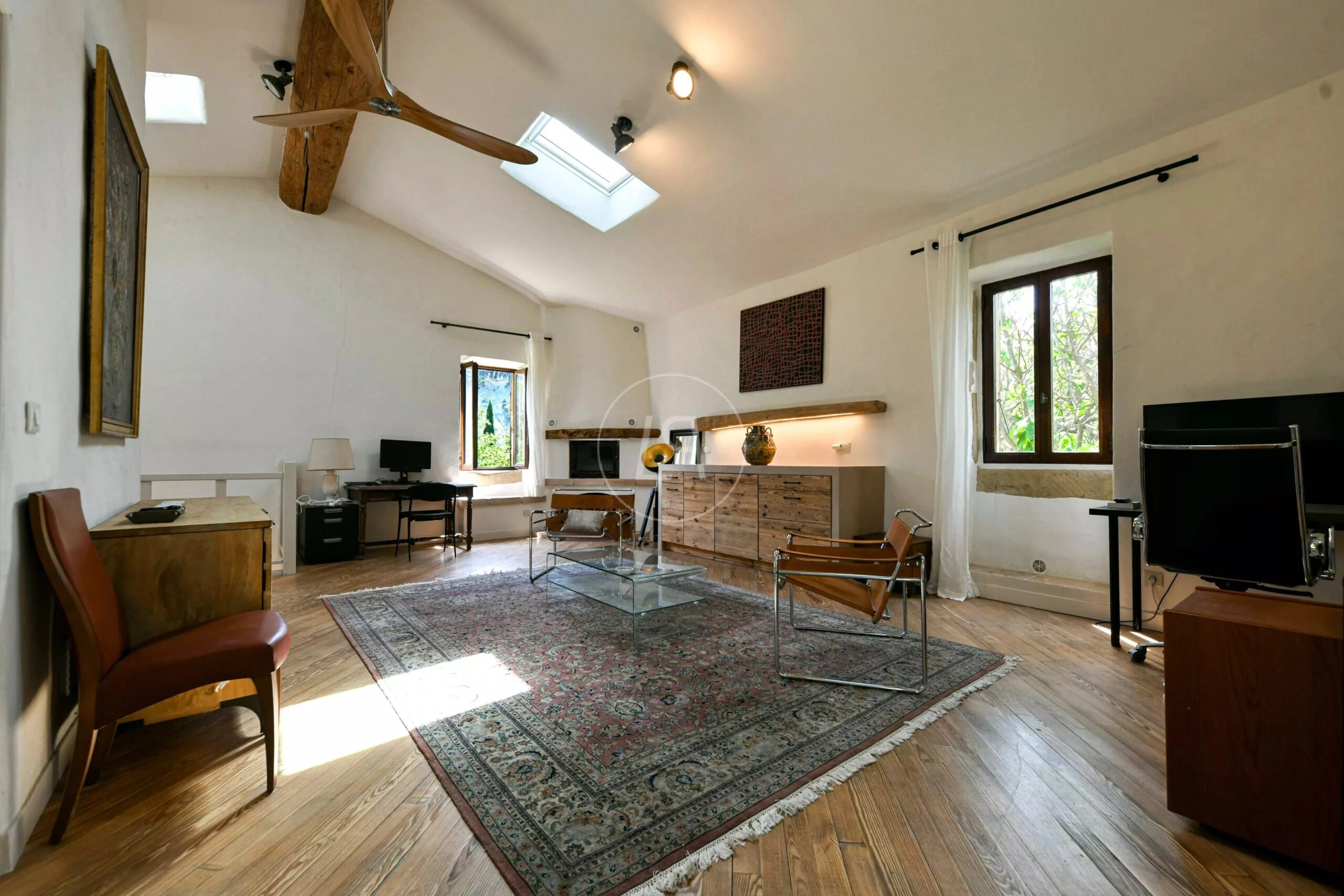 Helles Wohnzimmer mit rustikalem Charme
