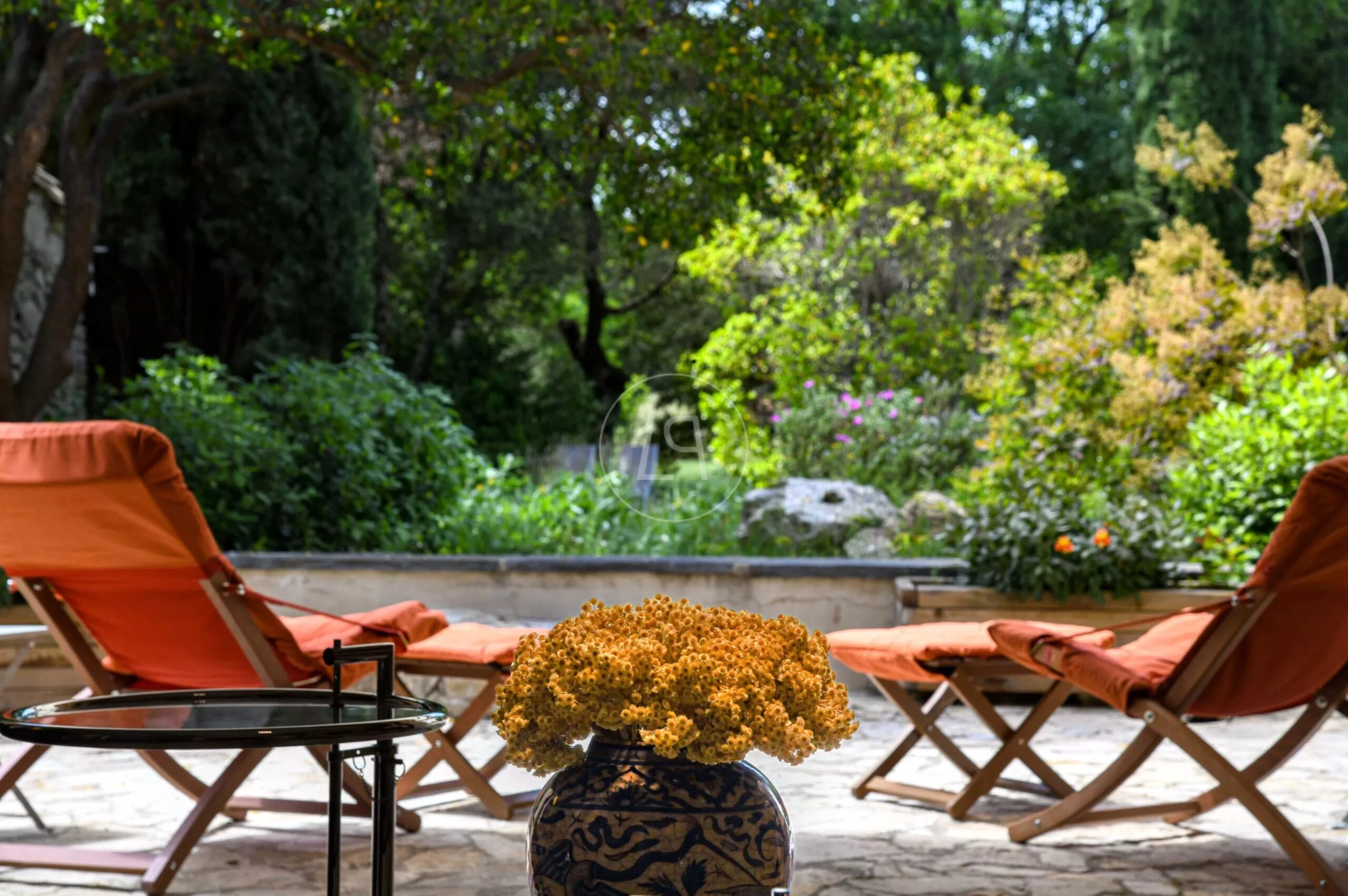 Terrasse mit Gartenblick