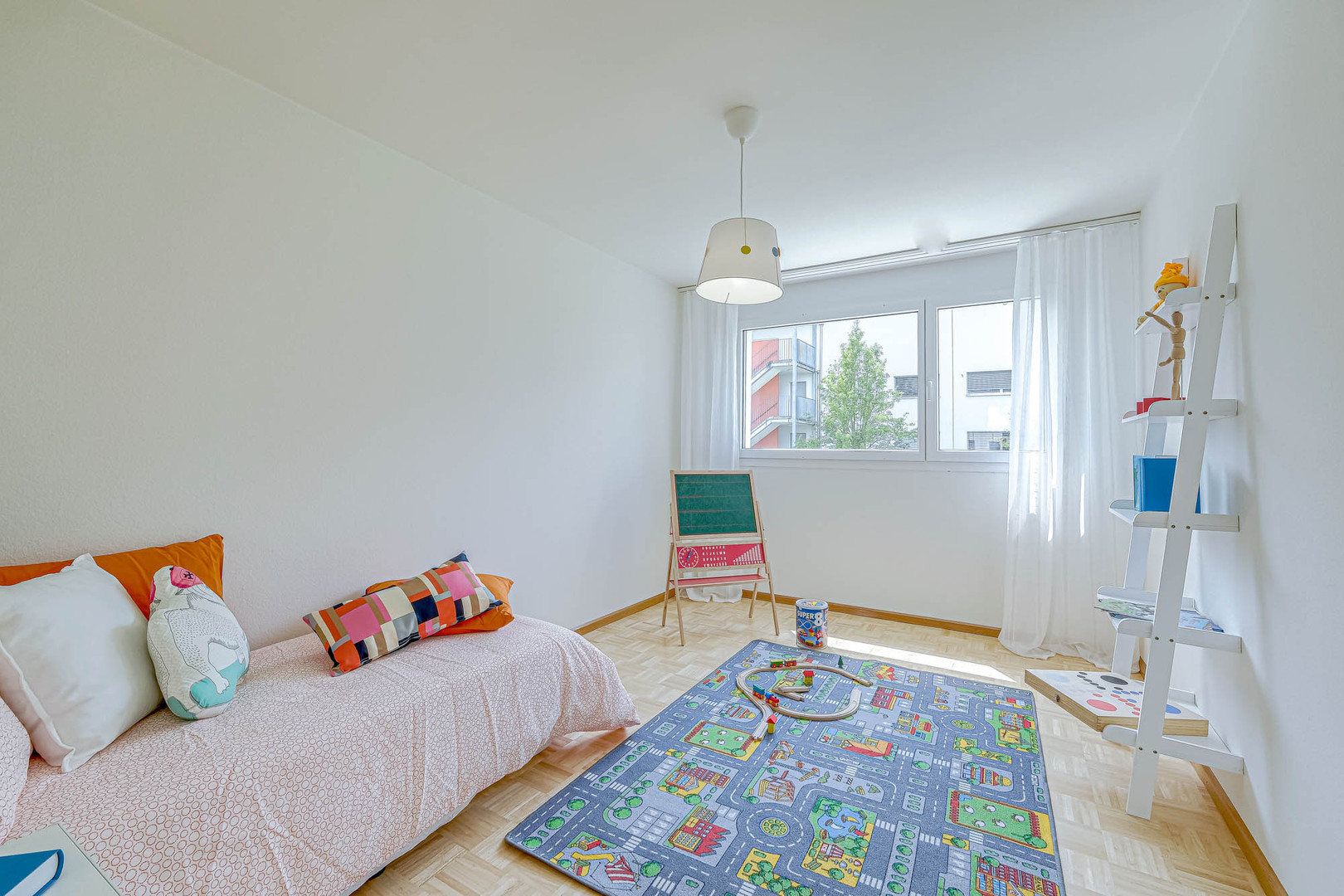 Kinderzimmer mit Tageslicht