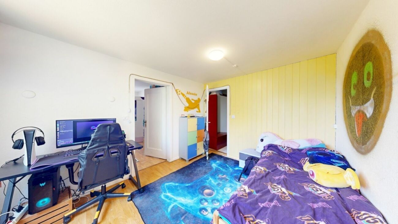 Kinderzimmer mit Gaming-Ecke