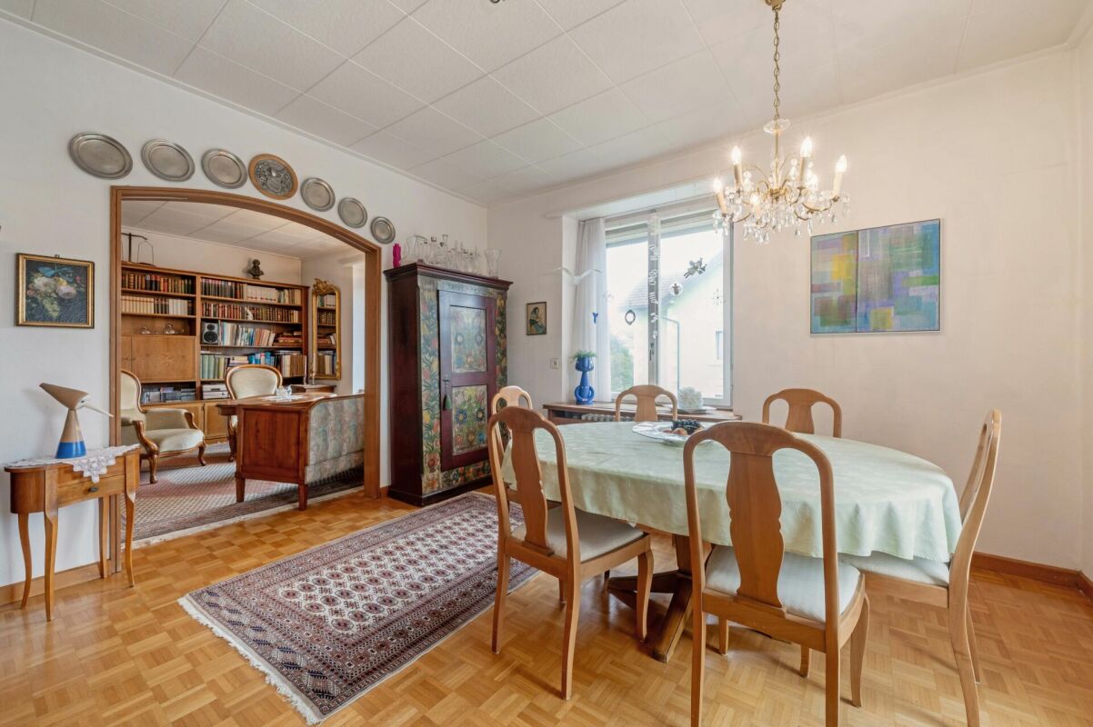 Esszimmer mit angrenzendem Arbeitsbereich