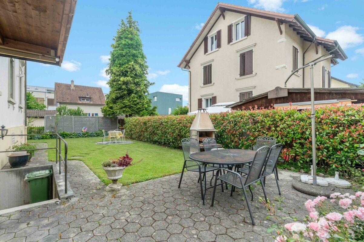 Garten mit Terrasse und Sitzbereich