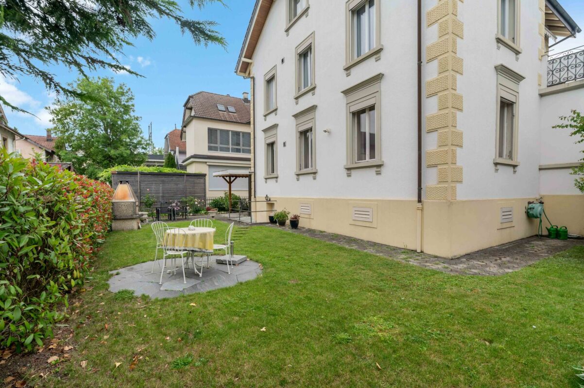 Gartenansicht eines Wohnhauses
