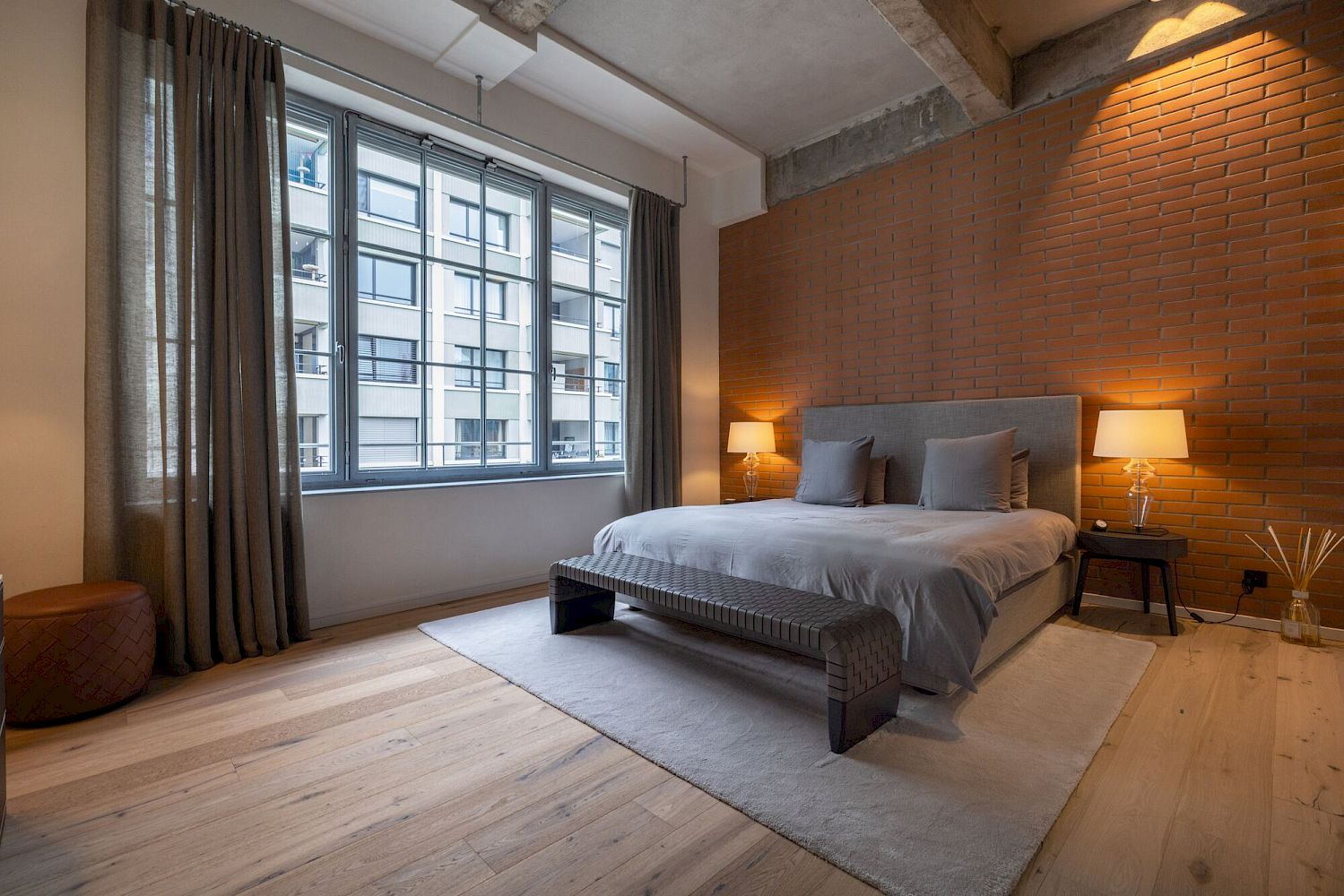 Modernes Schlafzimmer mit Loft-Charakter
