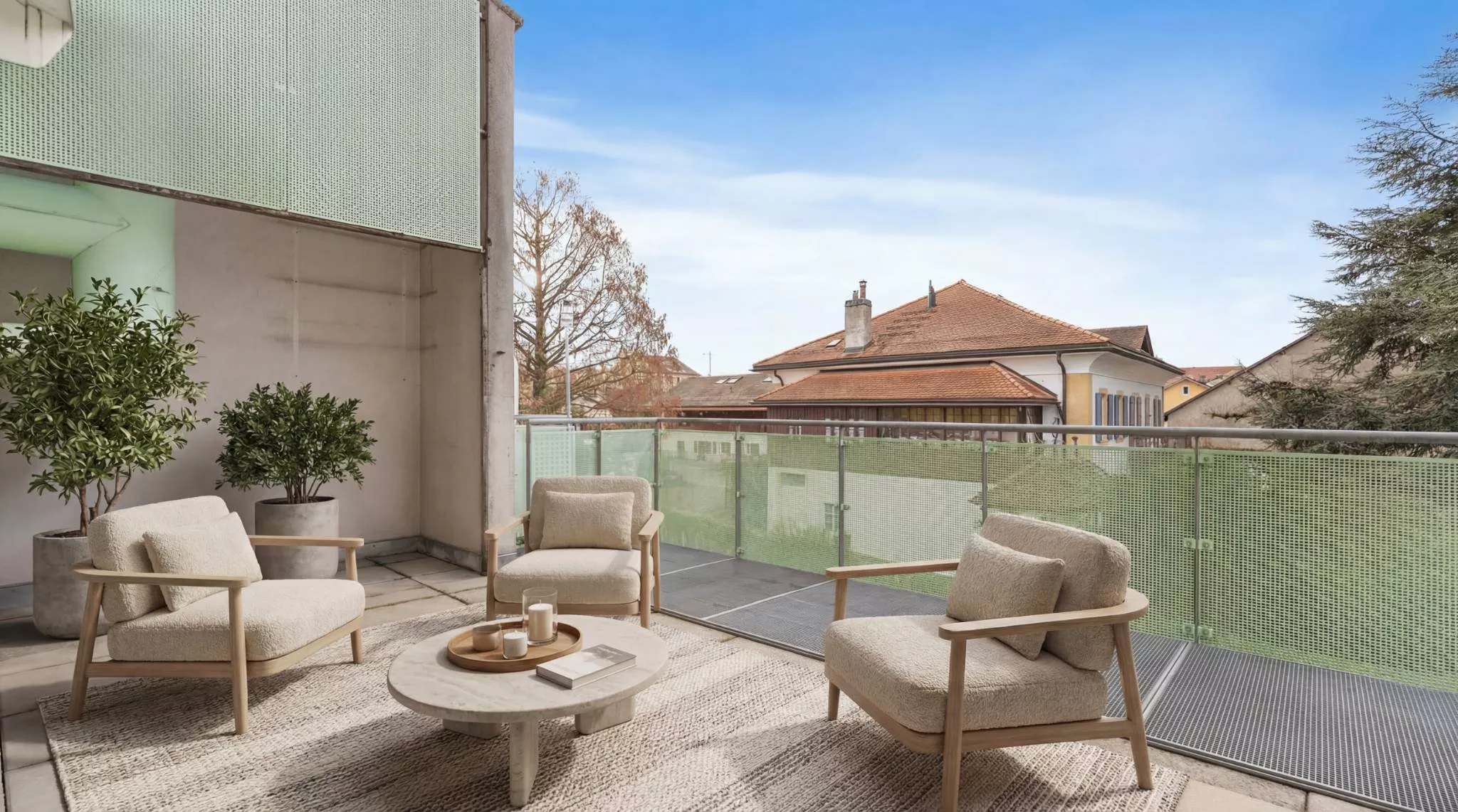 Helle Dachterrasse mit Sitzgruppe