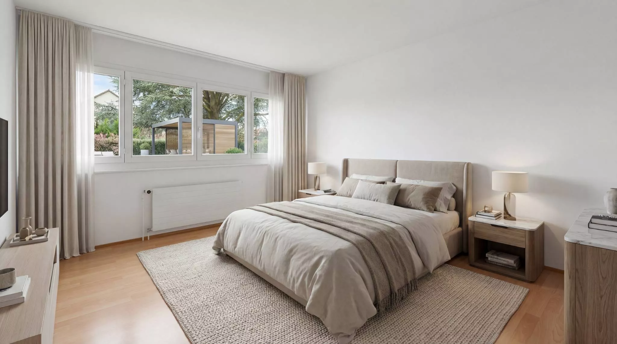Helles, modern eingerichtetes Schlafzimmer
