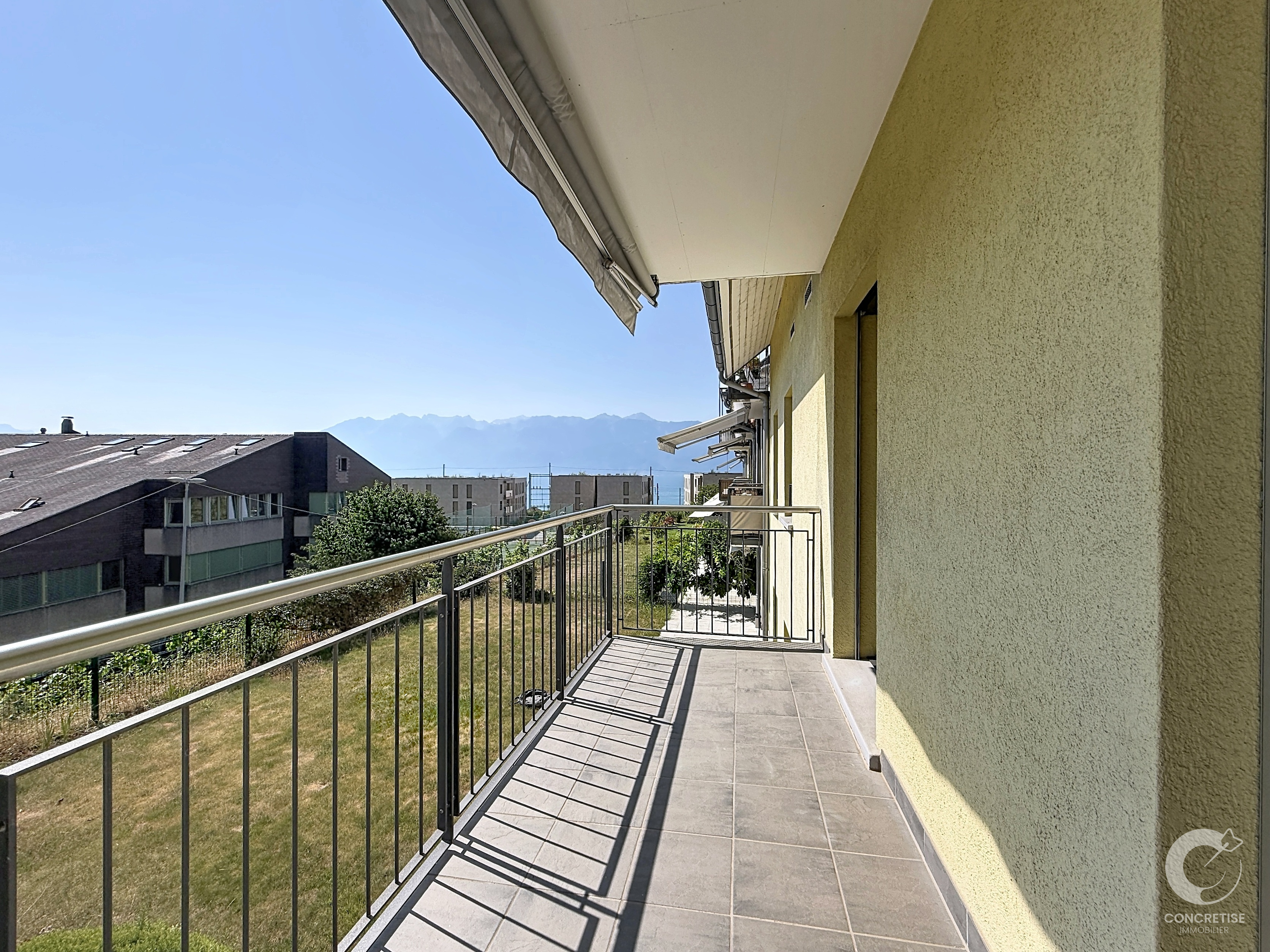 Balkon mit Bergblick