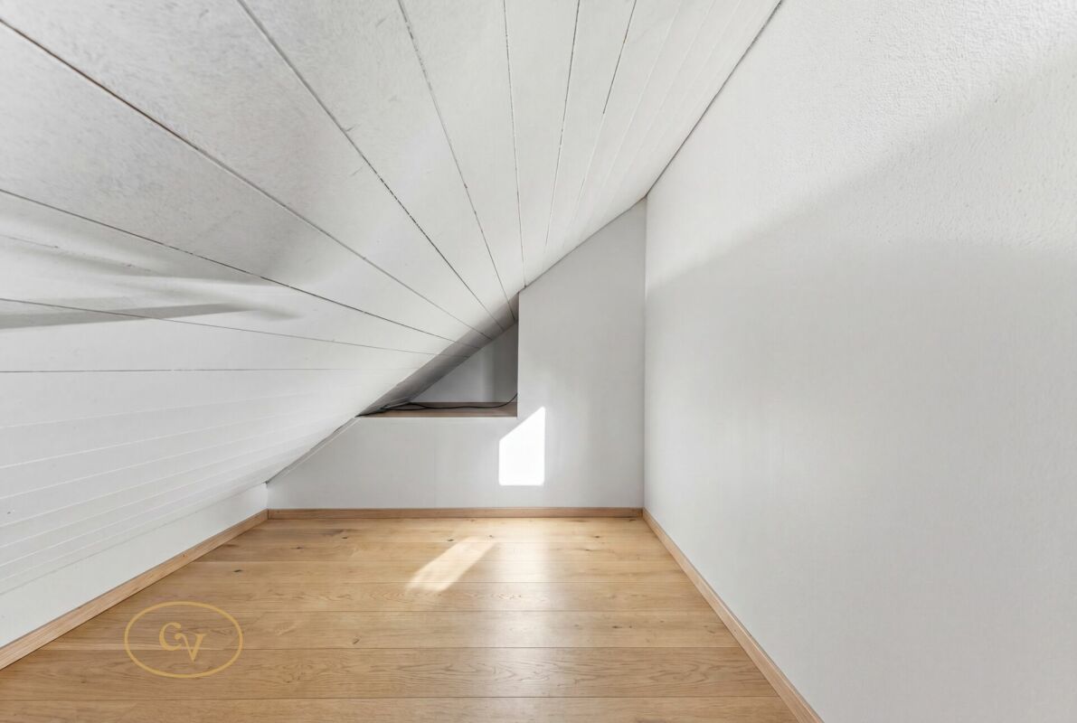 Dachgeschosszimmer mit Dachschräge