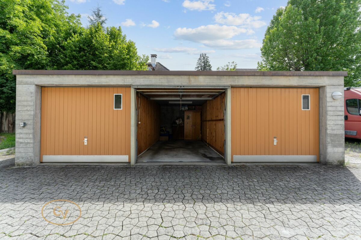 Doppelgarage mit offener Mittelbucht