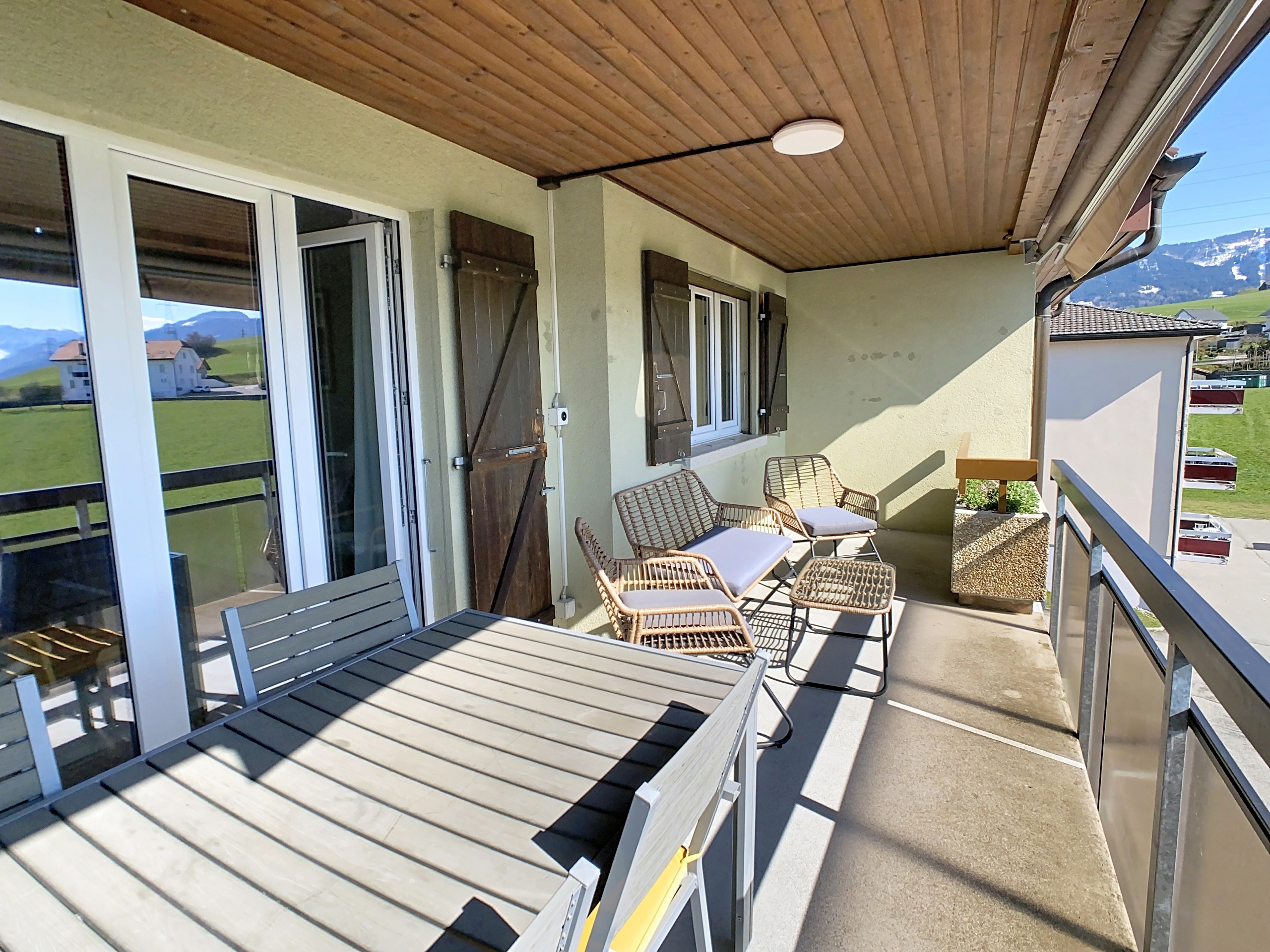 Balkon mit Bergblick