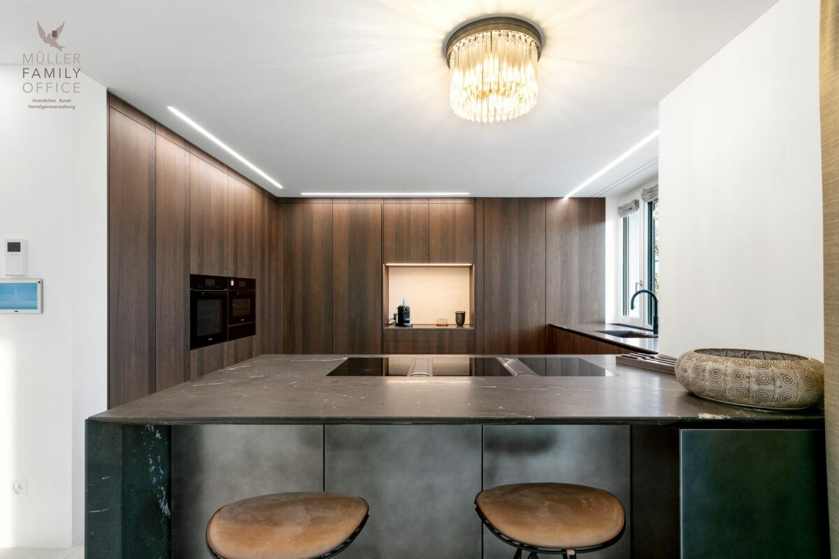 Moderne Designer-Küche mit Insel
