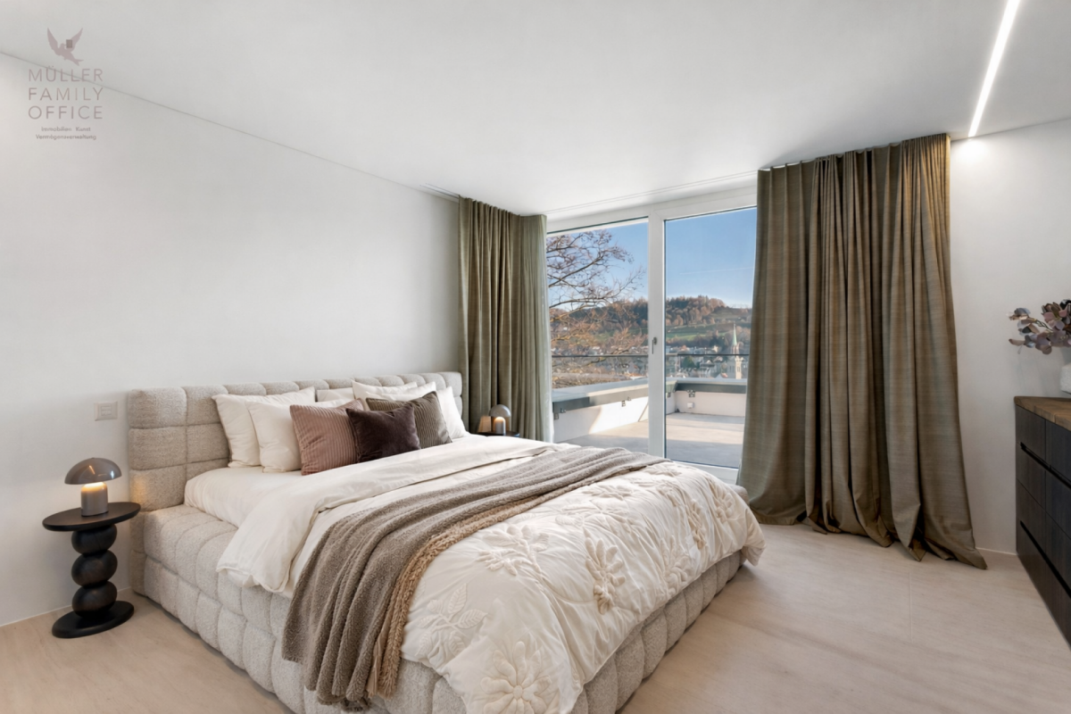 Modernes Schlafzimmer mit Zugang zur Terrasse