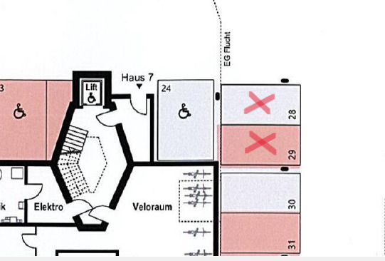 Unbekannter Grundriss mit Lift und Veloraum