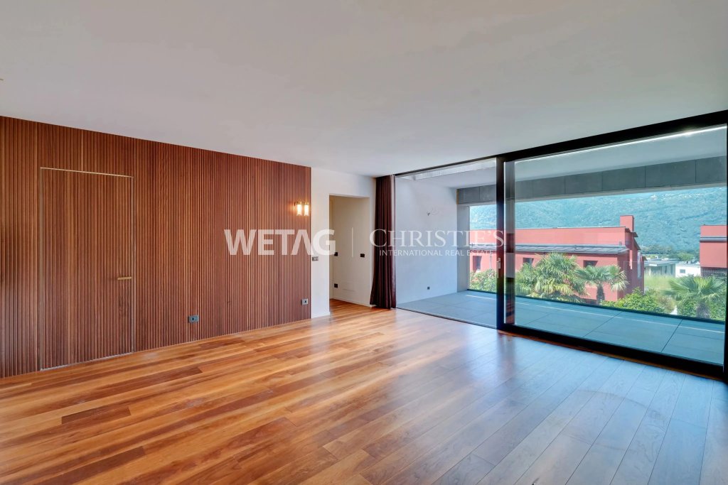 Modernes Schlafzimmer mit Panoramafenster