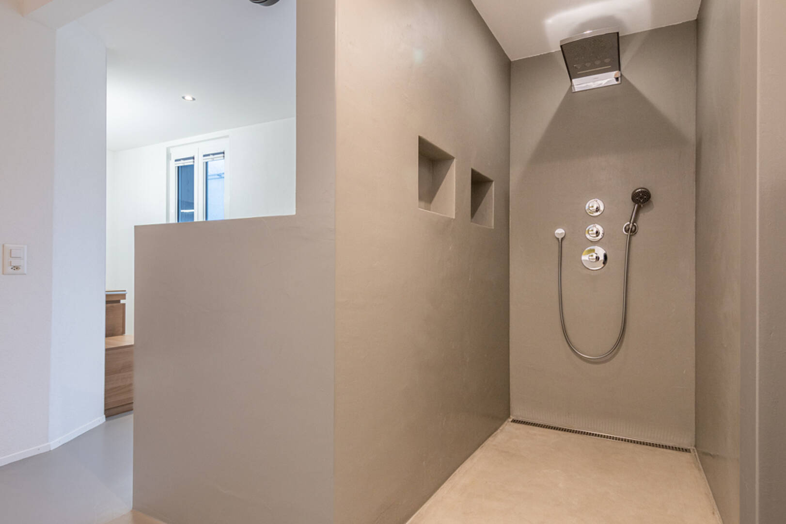 Moderne begehbare Dusche