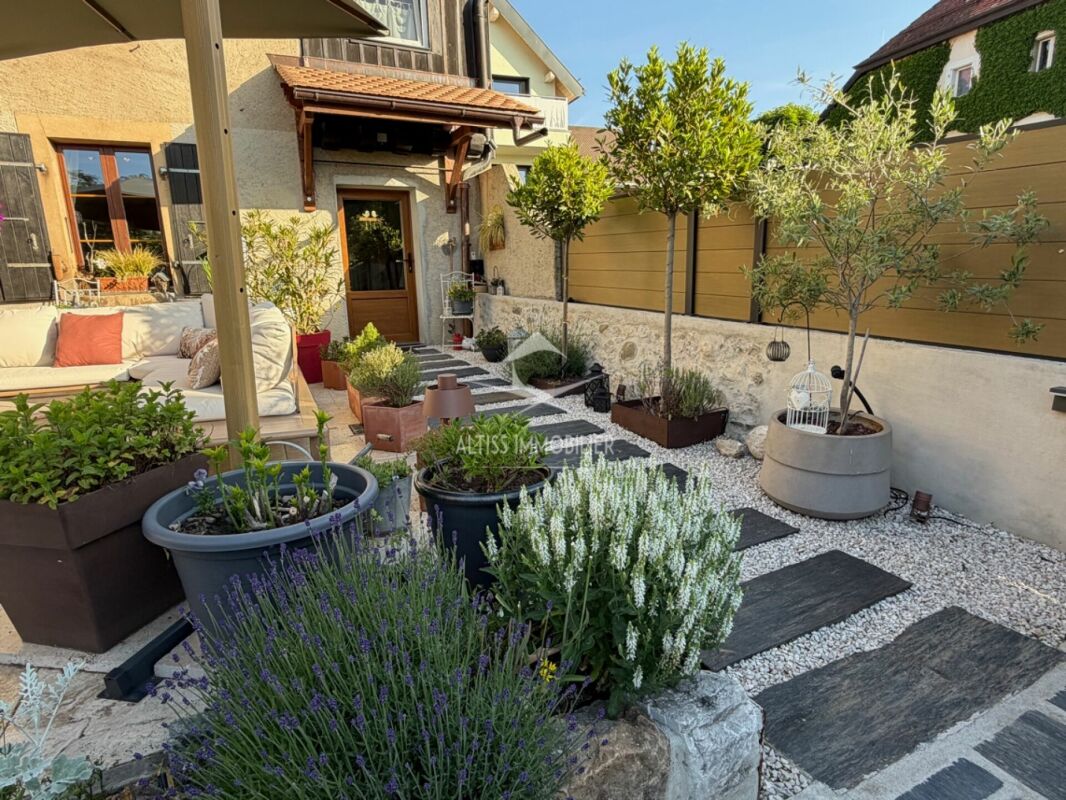 Gemütlicher mediterraner Garten-/Terrassenbereich