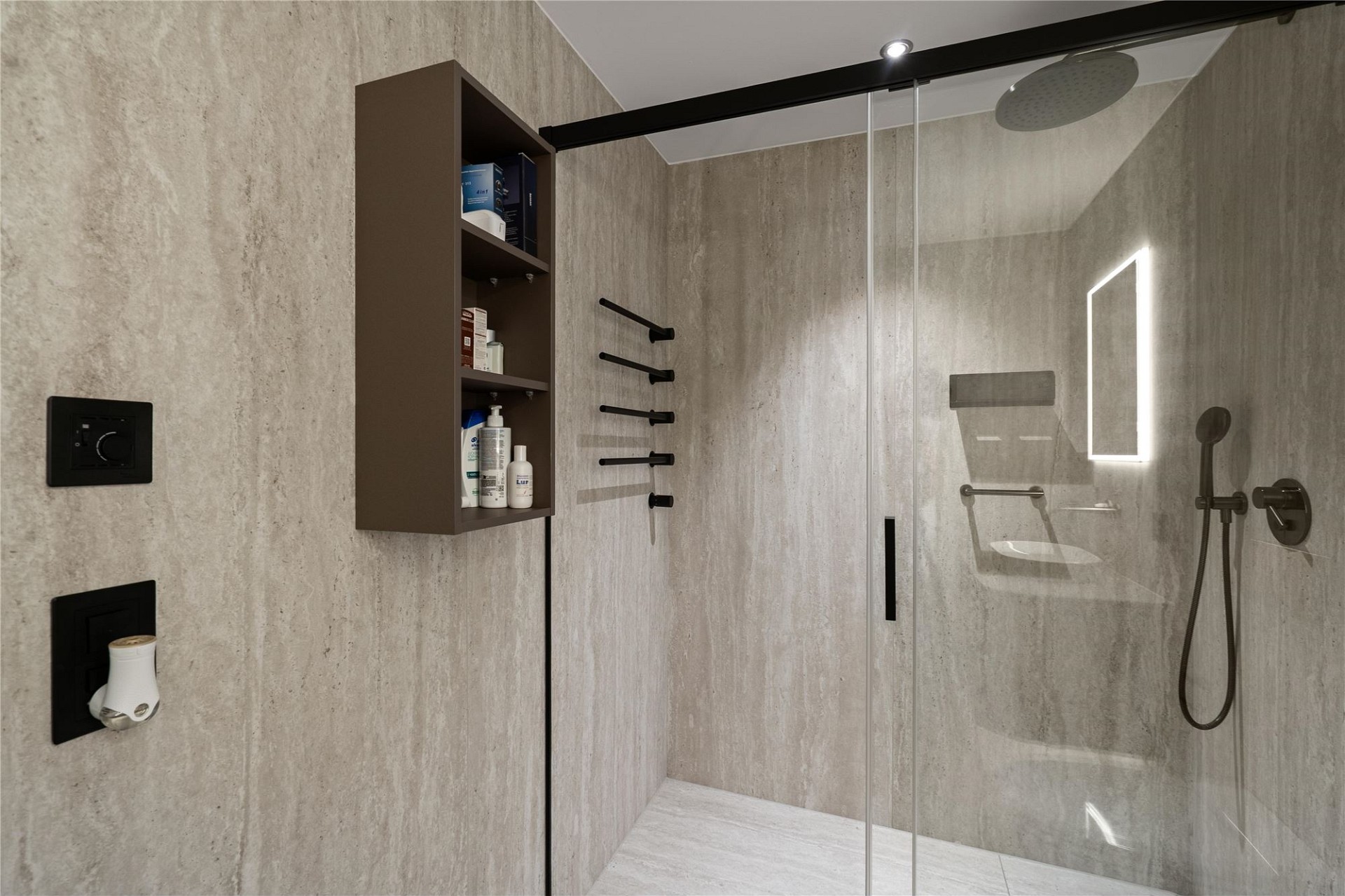 Moderne begehbare Dusche