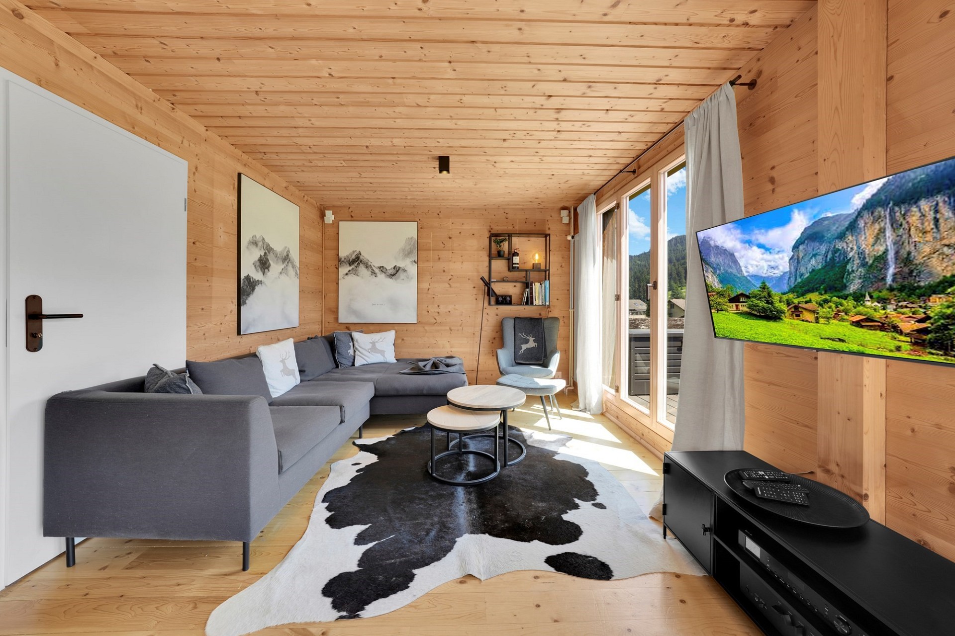 Gemütliches Wohnzimmer im Holzhausstil