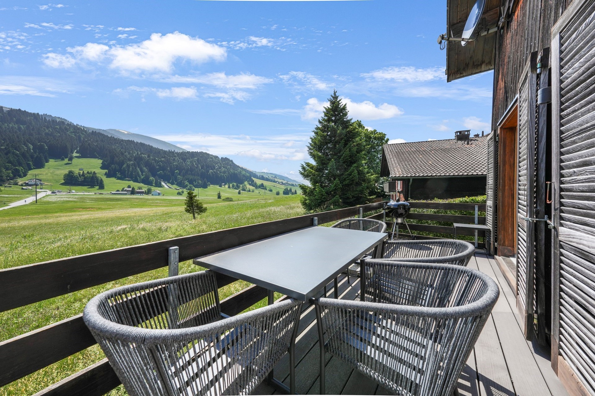 Balkon mit Bergblick