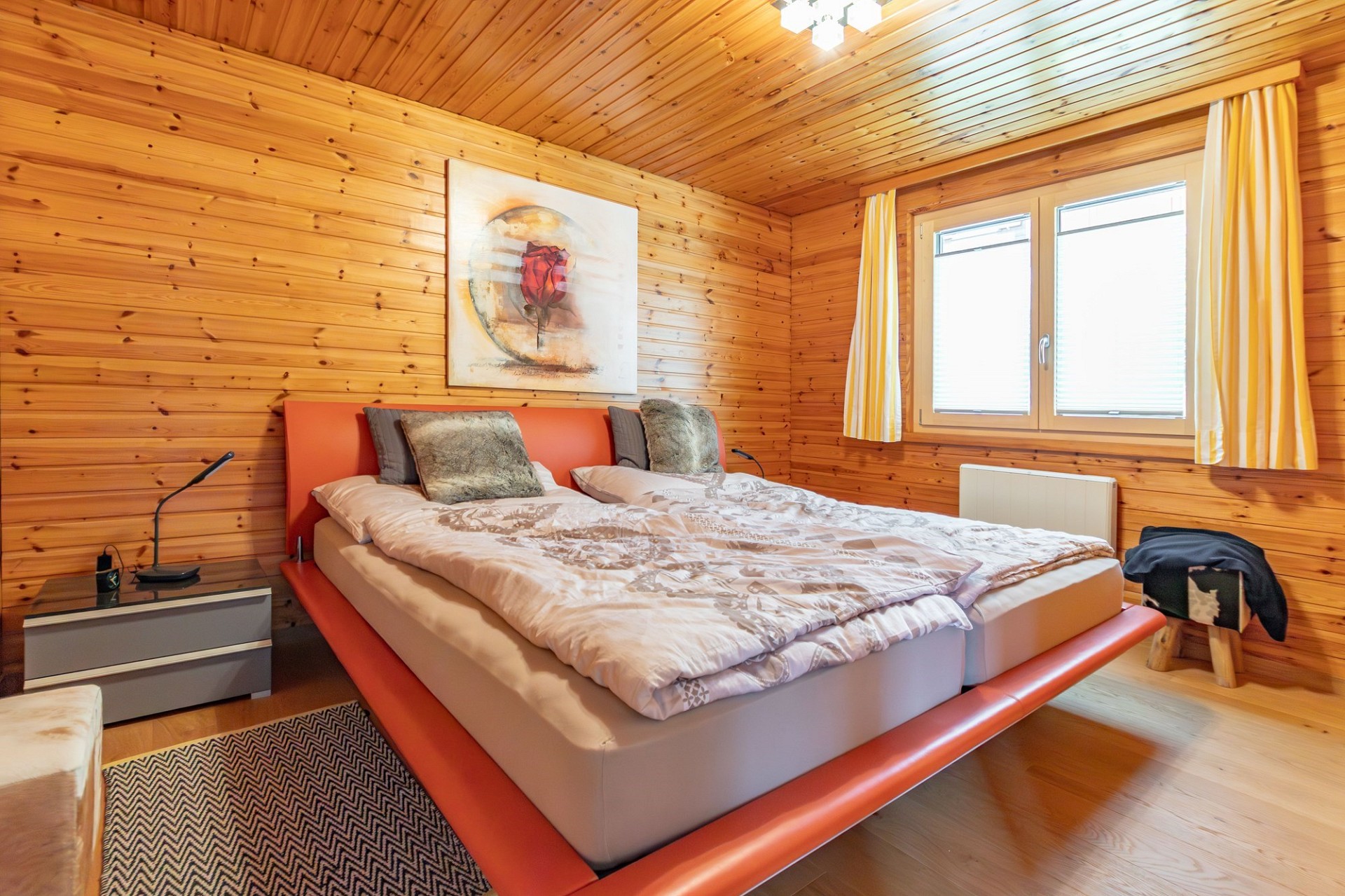 Gemütliches Schlafzimmer in Holzoptik