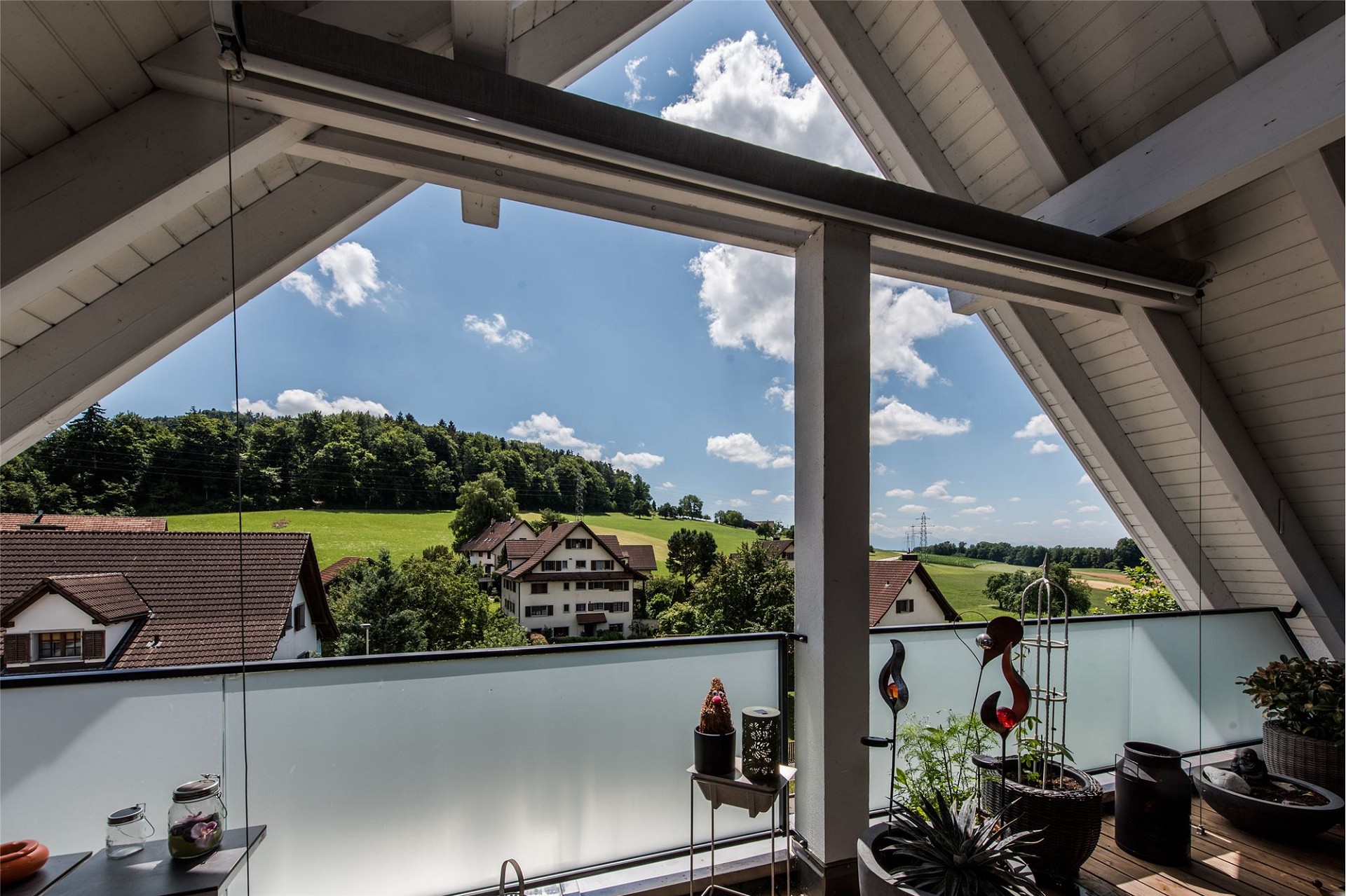 Balkon mit Panoramablick ins Grüne