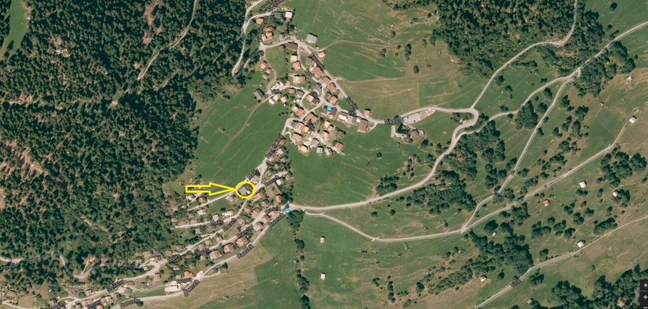 Satellitenansicht eines ländlichen Bergdorfs