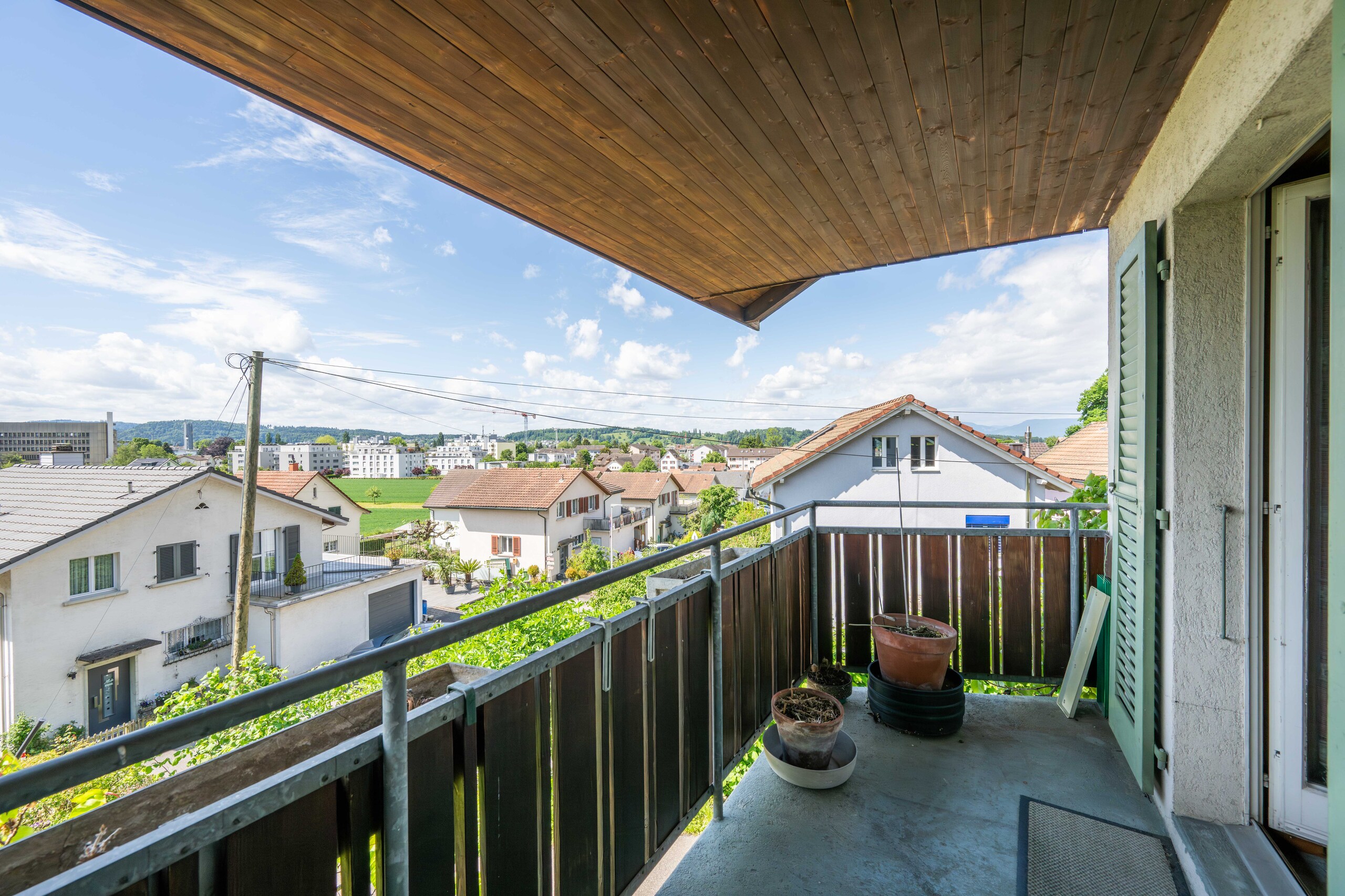 Überdachter Balkon mit Fernblick