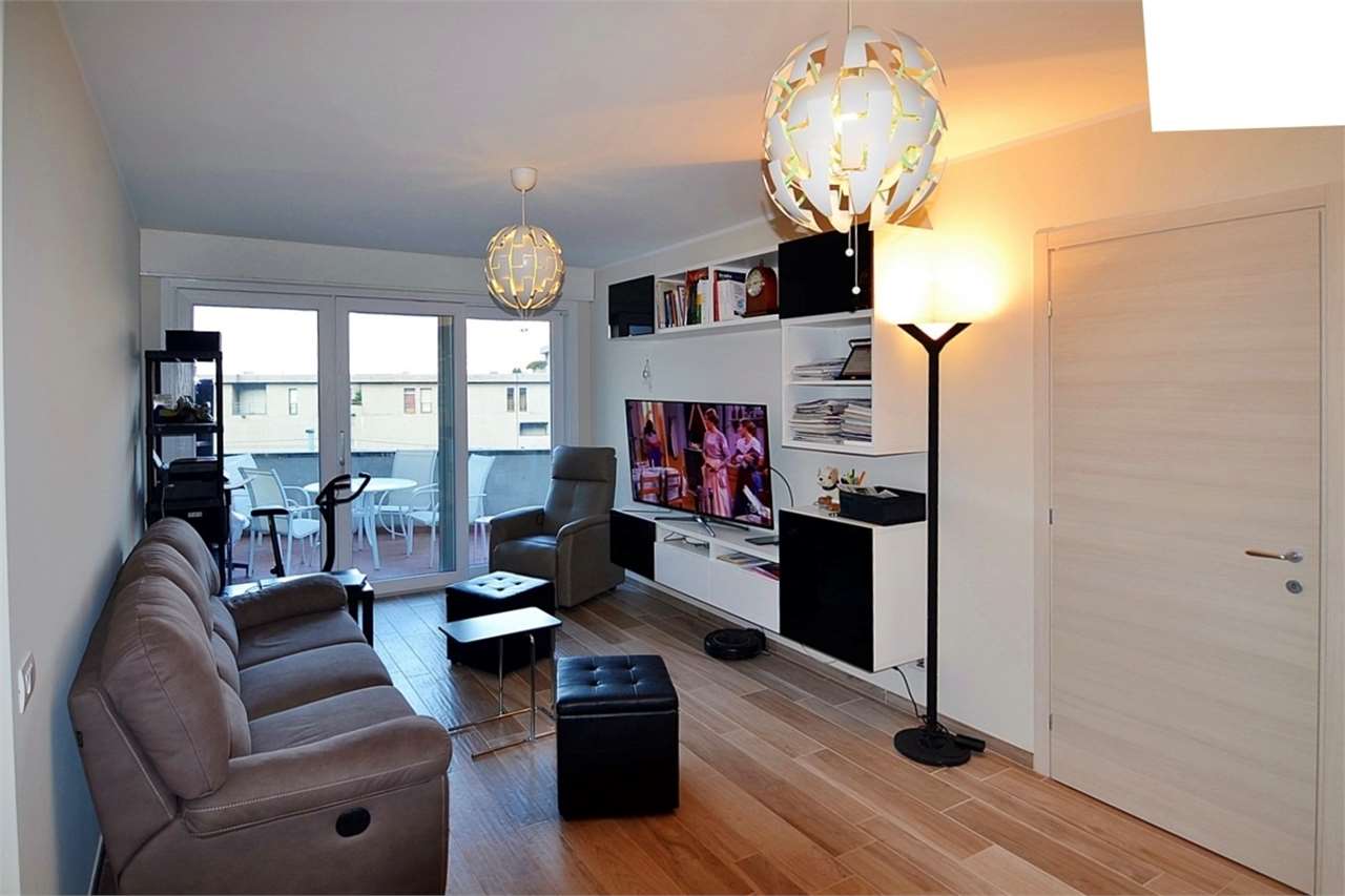 Wohnzimmer mit Balkonzugang