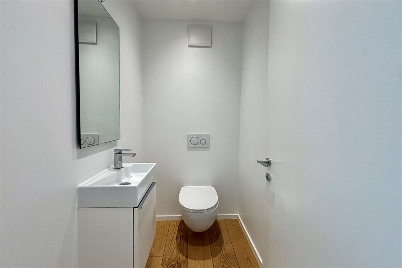 Kompaktes Gäste-WC in schlichtem, modernem Design