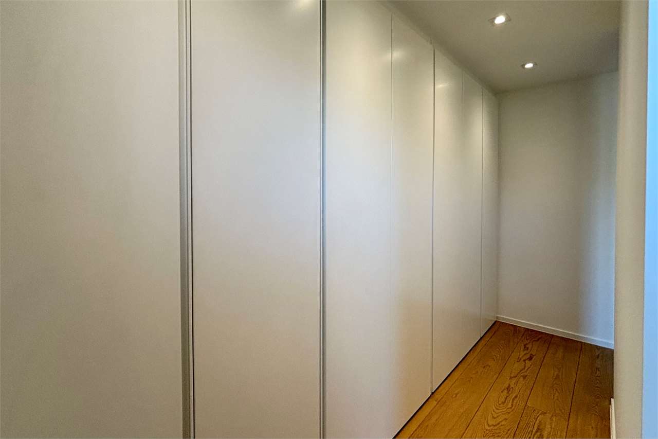 Heller Einbauschrank-Flur